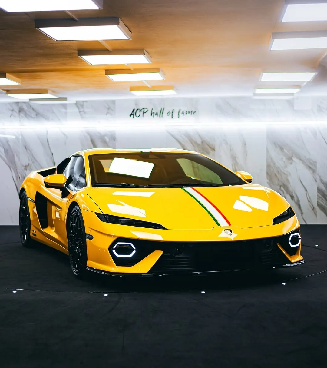 Žluté Lamborghini Temerario s kompletní PPF ochranou a ručně aplikovanou italskou trikolorou