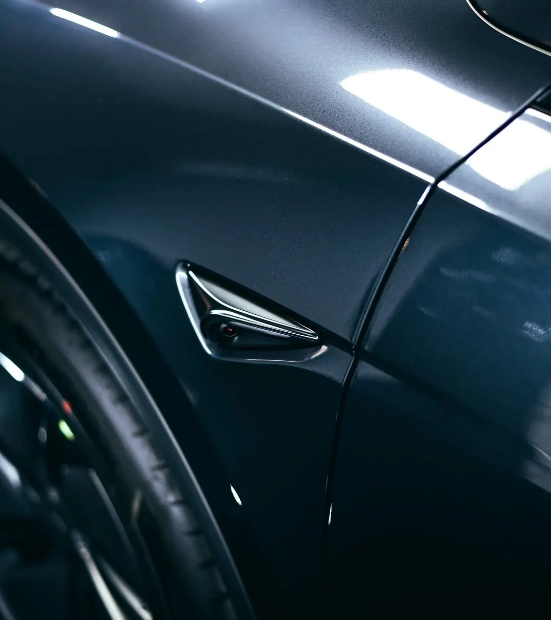 Tesla Model Y v Autocentru Pařížská