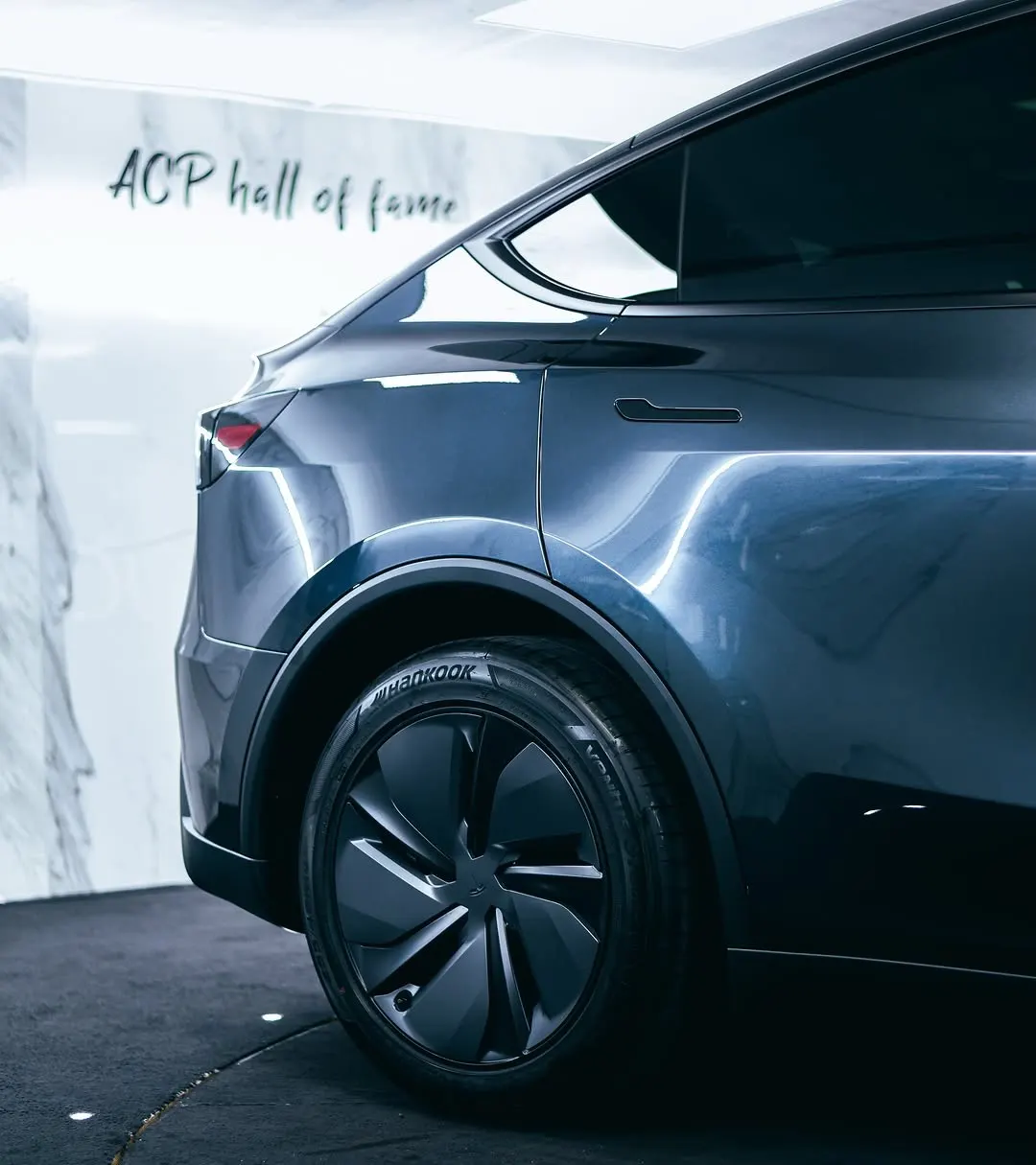 Tesla Model Y v Autocentru Pařížská