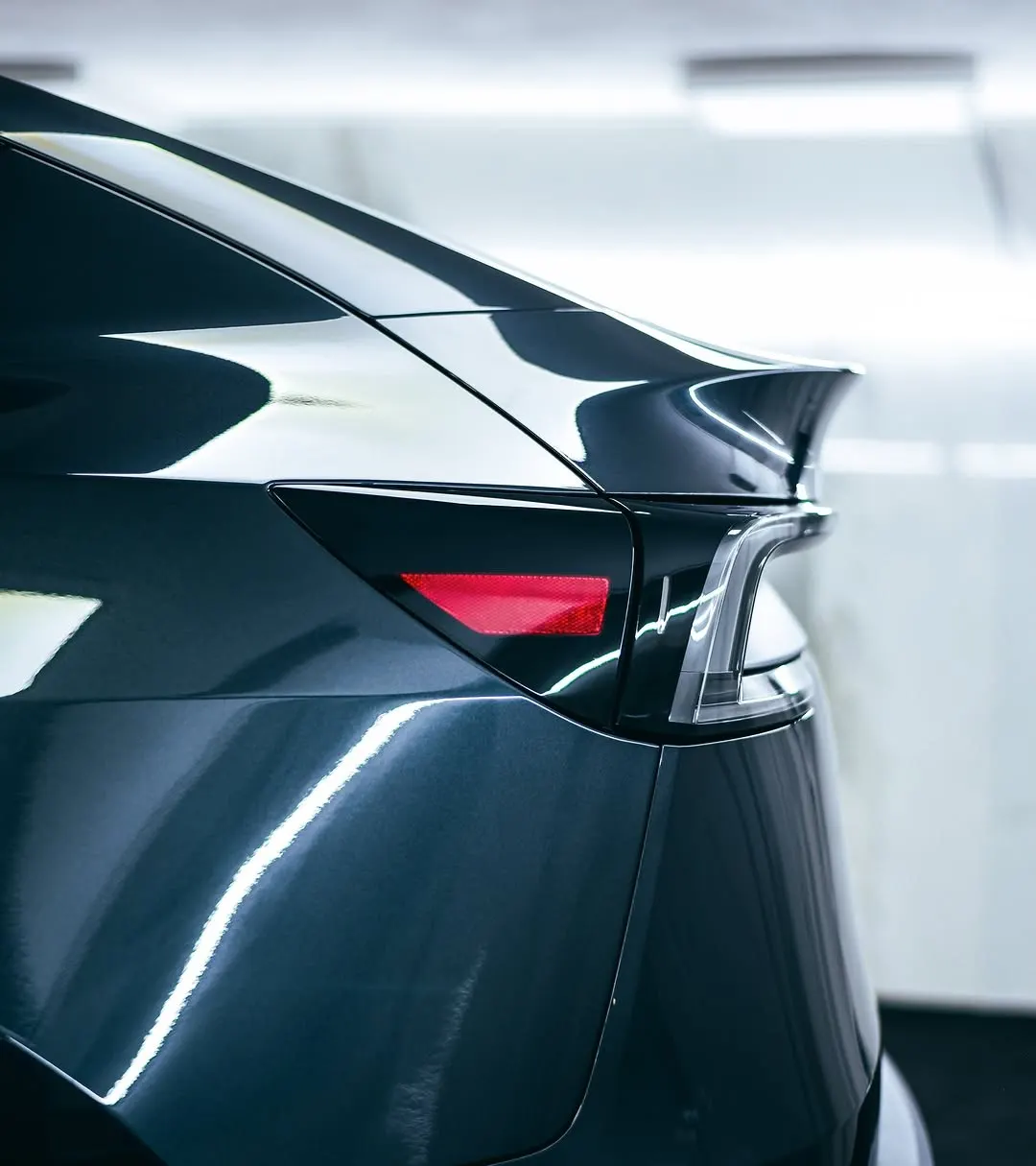 Tesla Model Y v Autocentru Pařížská