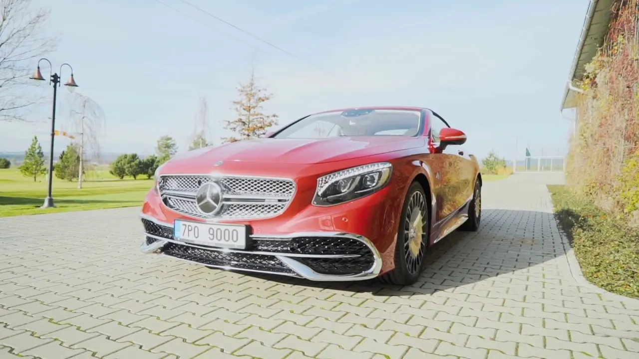 Mercedes-Maybach S650 po aplikaci keramické ochrany, úvodní záběr z videa Autocentra Pařížská